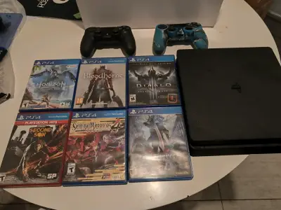 Consola PS4 con juegos y dos controles - miniatura 2