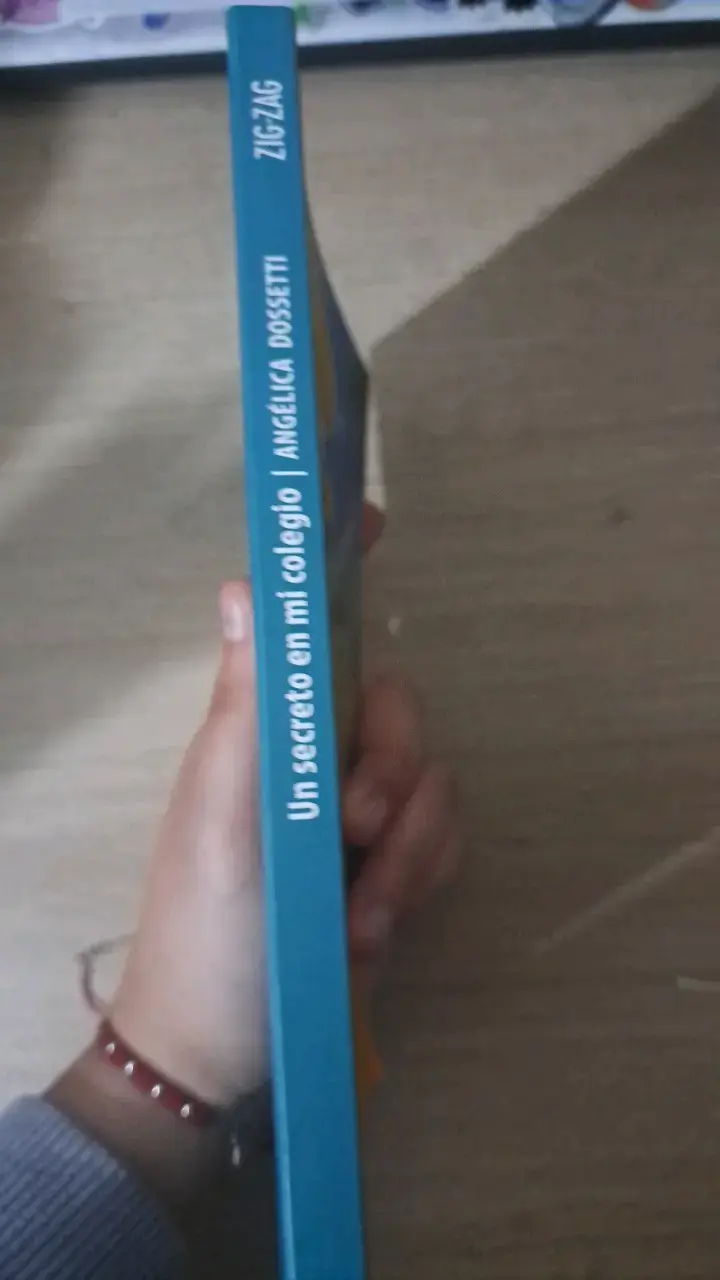 Libro'Un secreto en mi colegio' de Angélica Dosset - 4
