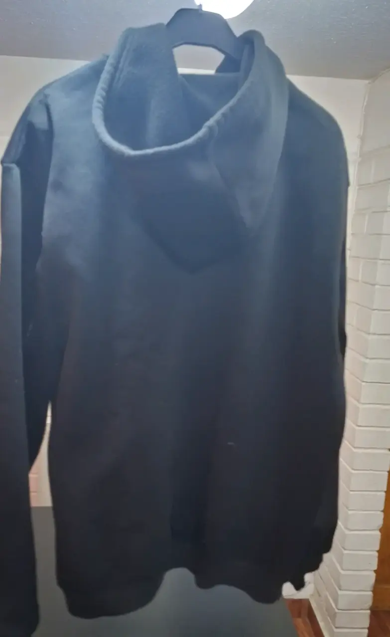 Polerón negro Y2K - 2