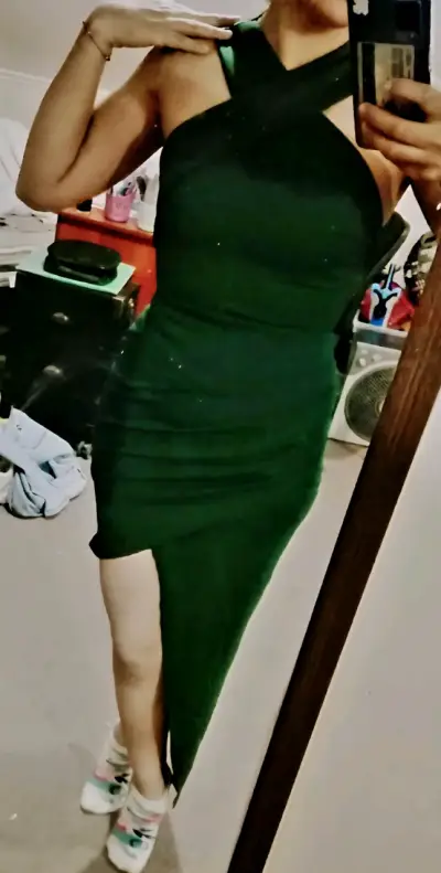 Vestido elegante verde con diseño asimétrico - miniatura 2