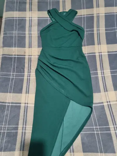 Vestido elegante verde con diseño asimétrico - miniatura 4