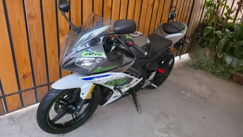 Moto deportiva Yamaha R15 - 5.950 Kms - 1
