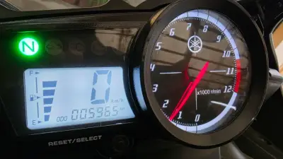 Moto deportiva Yamaha R15 - 5.950 Kms - miniatura 3