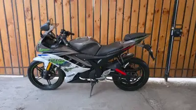 Moto deportiva Yamaha R15 - 5.950 Kms - miniatura 4