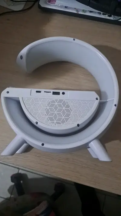 Lámpara LED con reloj digital y altavoz Bluetooth - miniatura 3