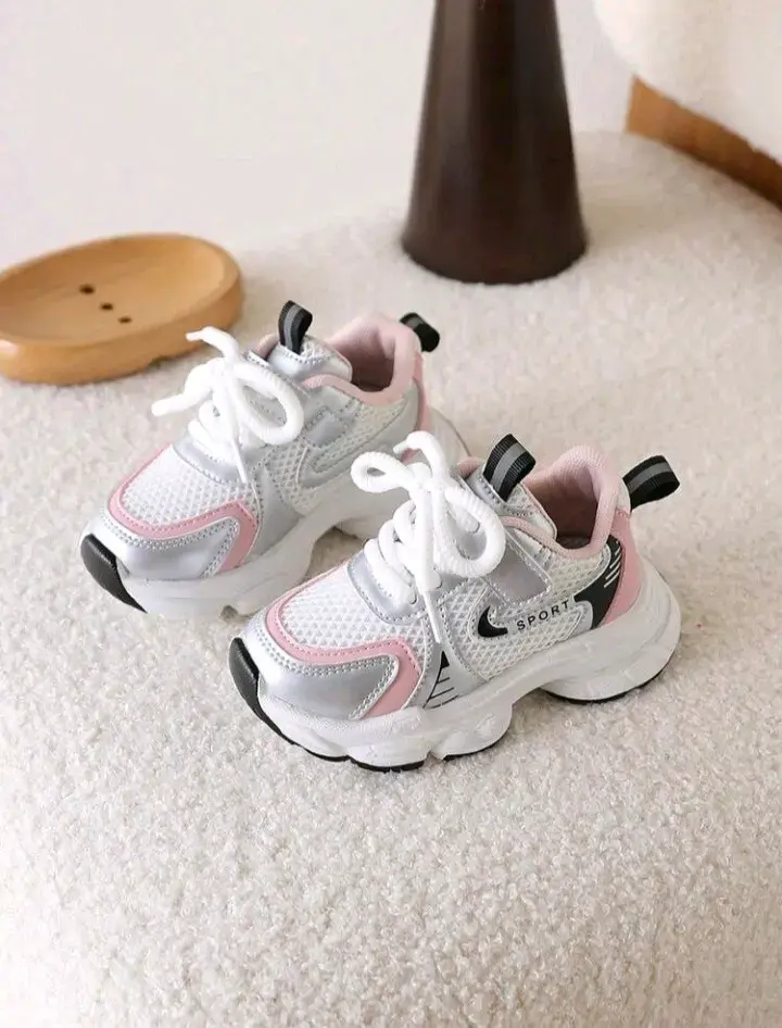 Zapatillas deportivas para niños blancas y rosadas - 1