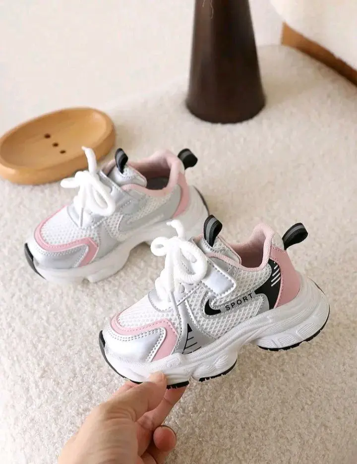 Zapatillas deportivas para niños blancas y rosadas - 2