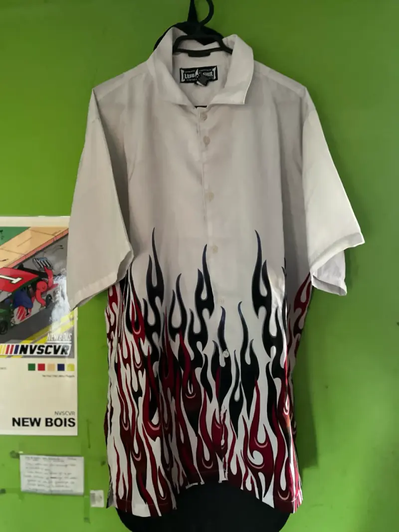 Camisa de hombre con diseño de llamas - 1