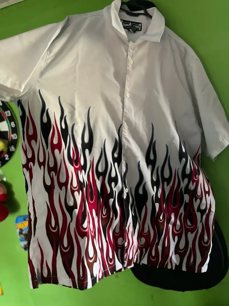 Camisa de hombre con diseño de llamas - 4