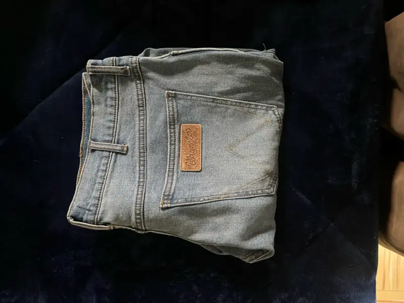 Jeans clásicos de mezclilla para hombre