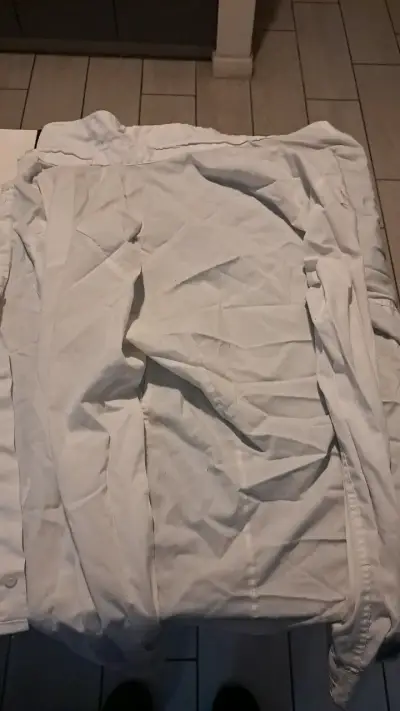 Camisa blanca de mujer en buen estado - miniatura 1