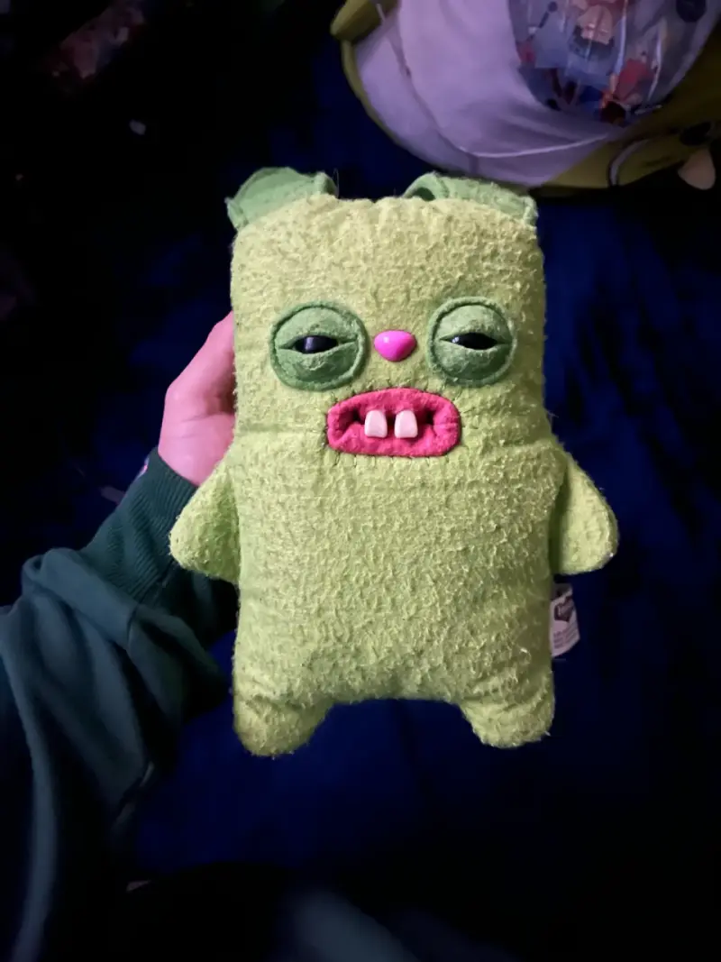 Peluche verde de conejo con orejas largas - 2
