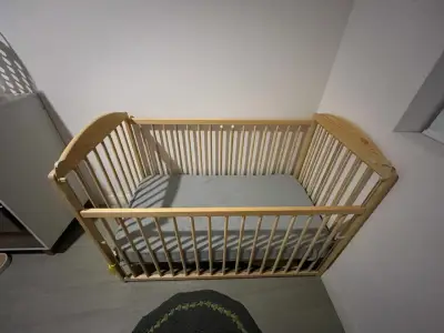 Cuna de madera para bebé con colchón - miniatura 1