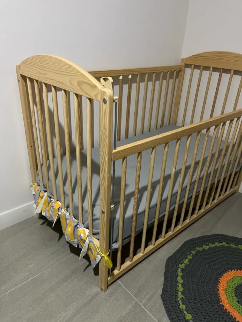Cuna de madera para bebé con colchón - 3