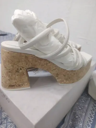 Sandalias de plataforma Jimmy Choo blancas de corcho - miniatura 1