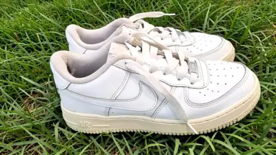 Zapatillas deportivas blancas de cuero - miniatura 1