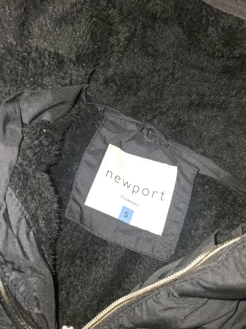 Chaqueta acolchada negra con capucha Newport - 2
