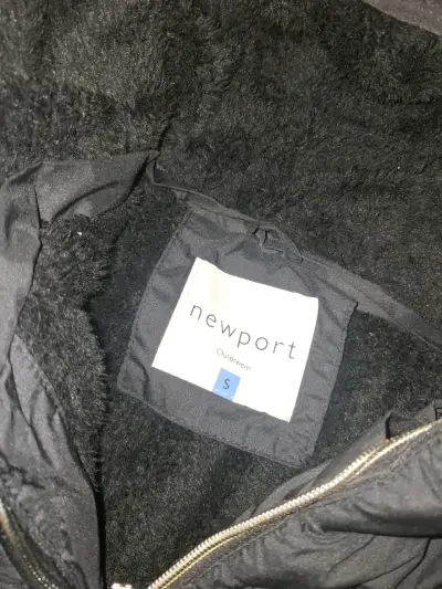 Chaqueta acolchada negra con capucha Newport - miniatura 2
