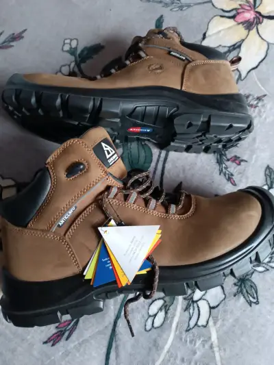 Botas de seguridad marrones con puntera de acero - miniatura 1