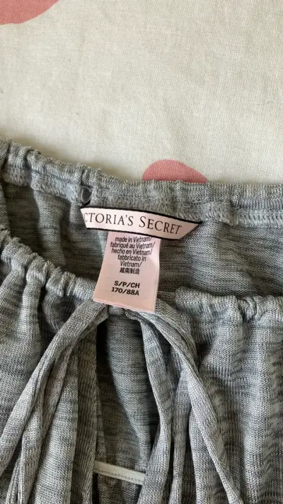Blusa sin mangas gris Victoria's Secret - miniatura 3