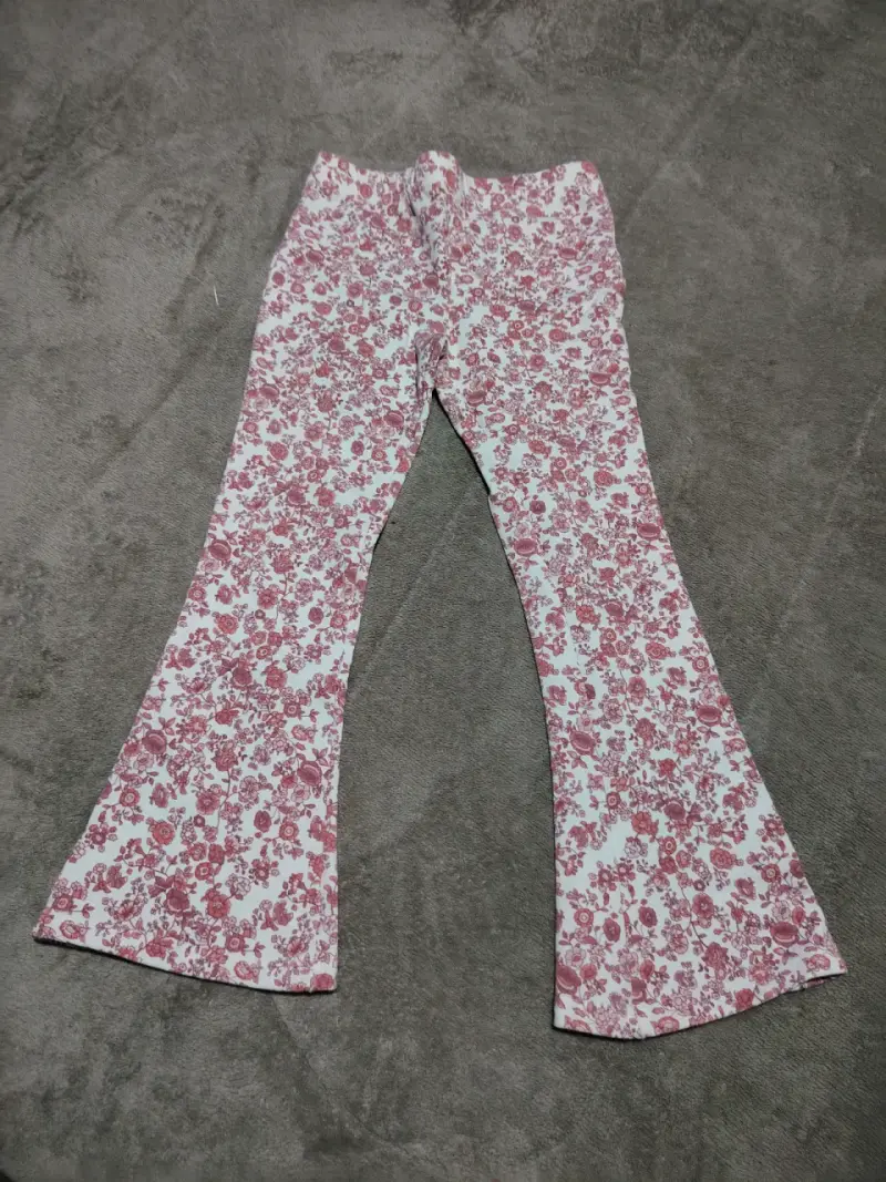 Pantalones acampanados con estampado floral - 1