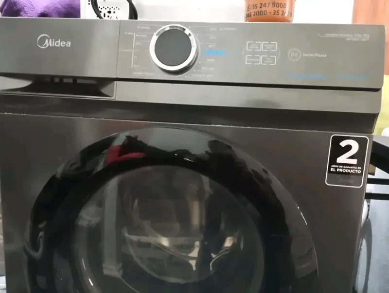Lavadora secadora Midea 11kg en buen estado - 1
