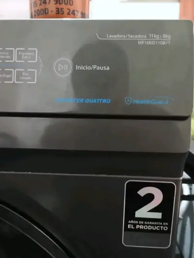 Lavadora secadora Midea 11kg en buen estado - miniatura 2