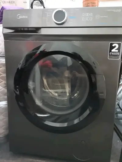 Lavadora secadora Midea 11kg en buen estado - miniatura 3