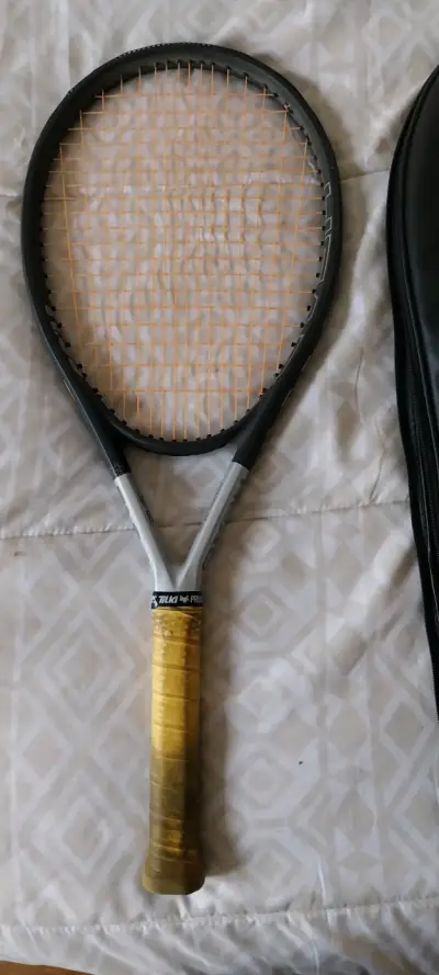 Raqueta de tenis profesional con grip amarillo - miniatura 1