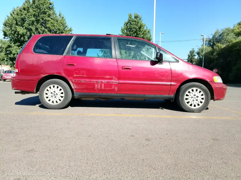 Auto Honda rojo en buen estado - 4