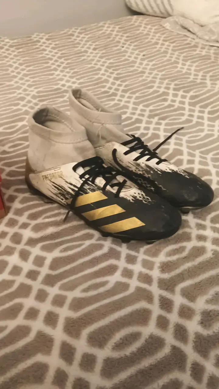 Botines de fútbol Adidas Predator dorados - 3
