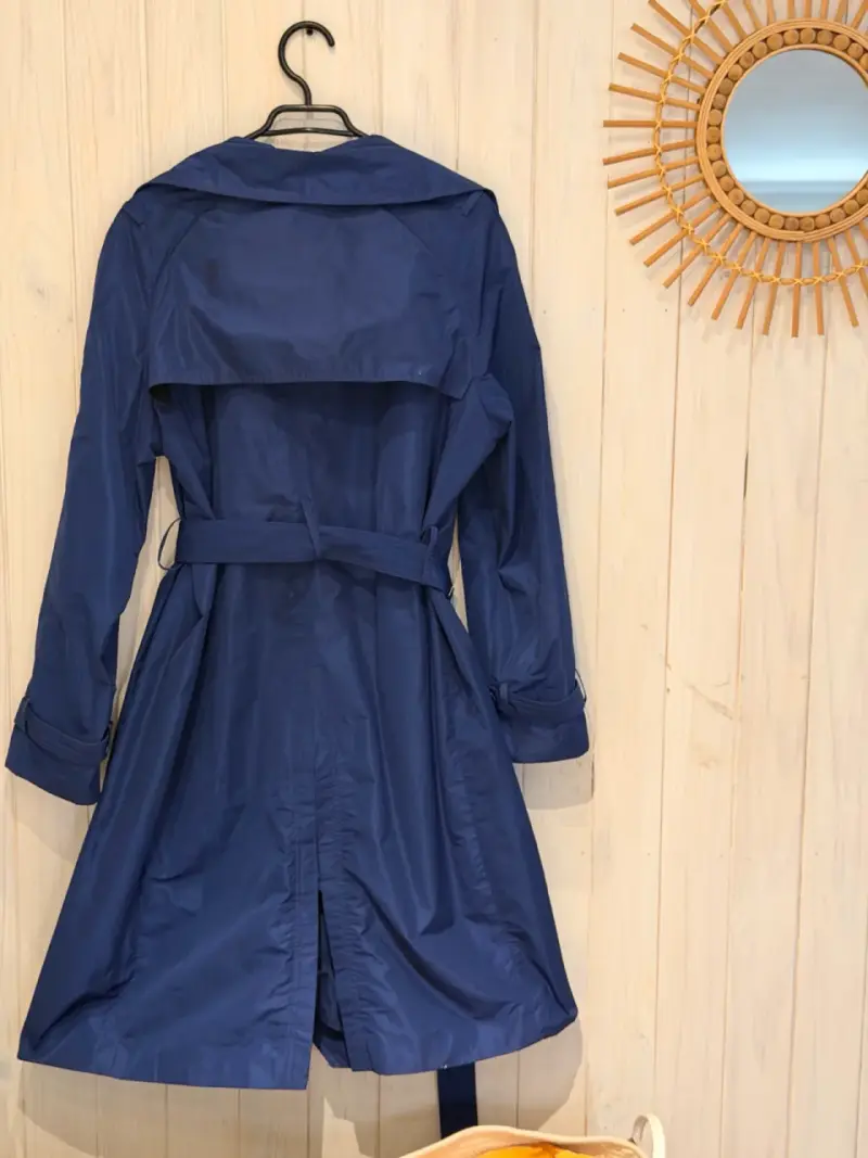 Abrigo trench azul marino para mujer latam - 2