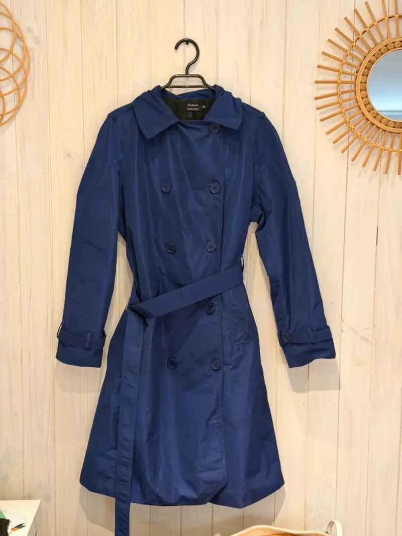 Abrigo trench azul marino para mujer latam - 4