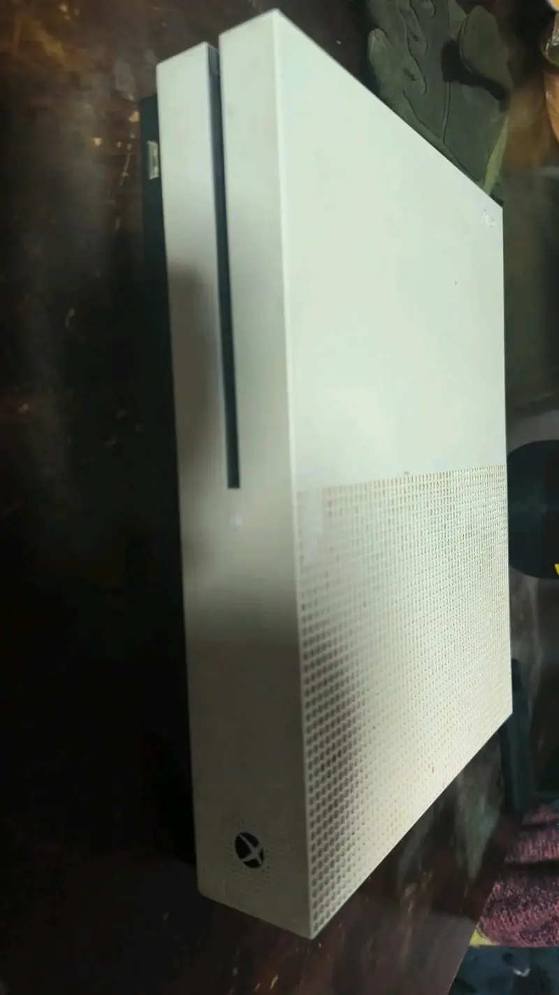 Consola Xbox One S en buen estado - 1