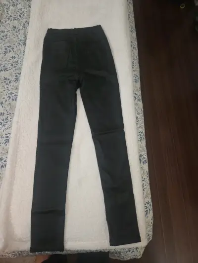 Pantalones negros ajustados para mujer - miniatura 1