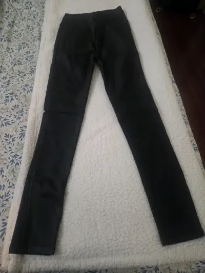 Pantalones negros ajustados para mujer - miniatura 2