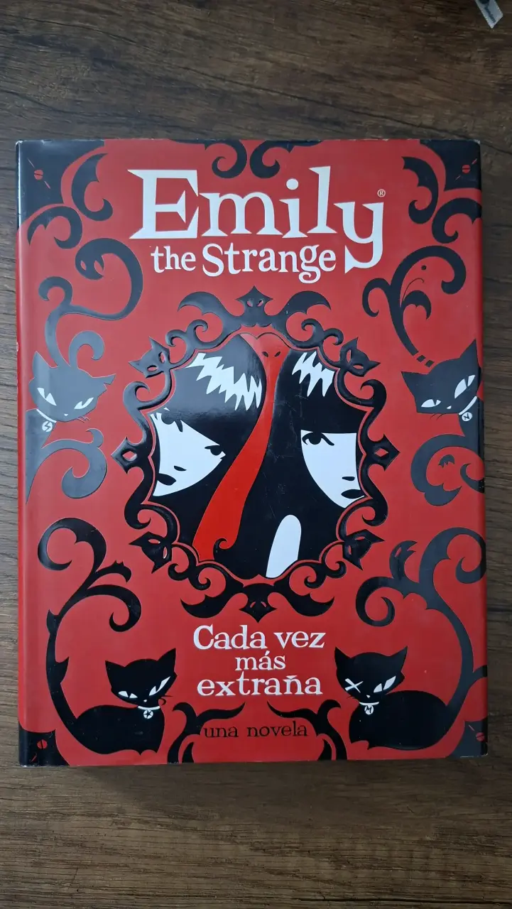 Libro 'Emily the Strange' en tapa dura - 2