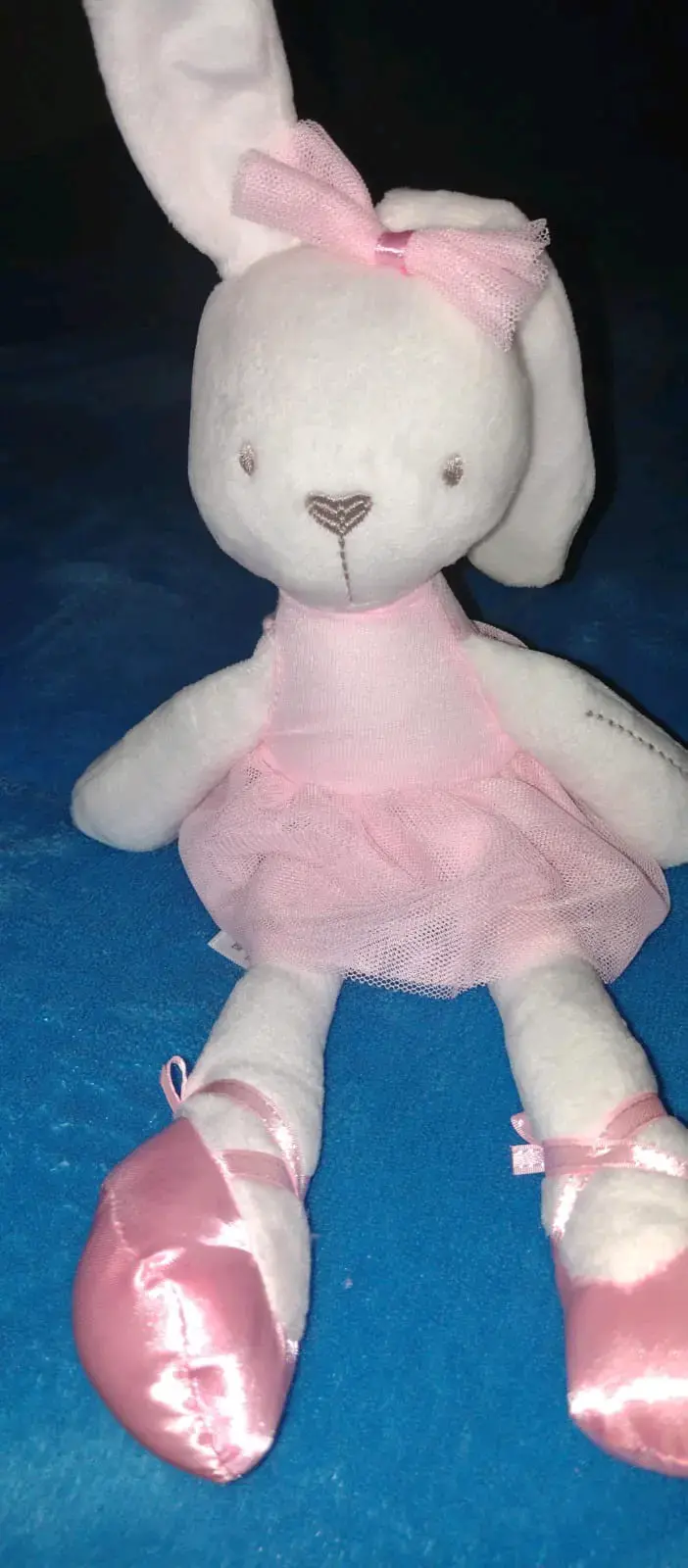Conejo de peluche con vestido rosa para niñas - 1