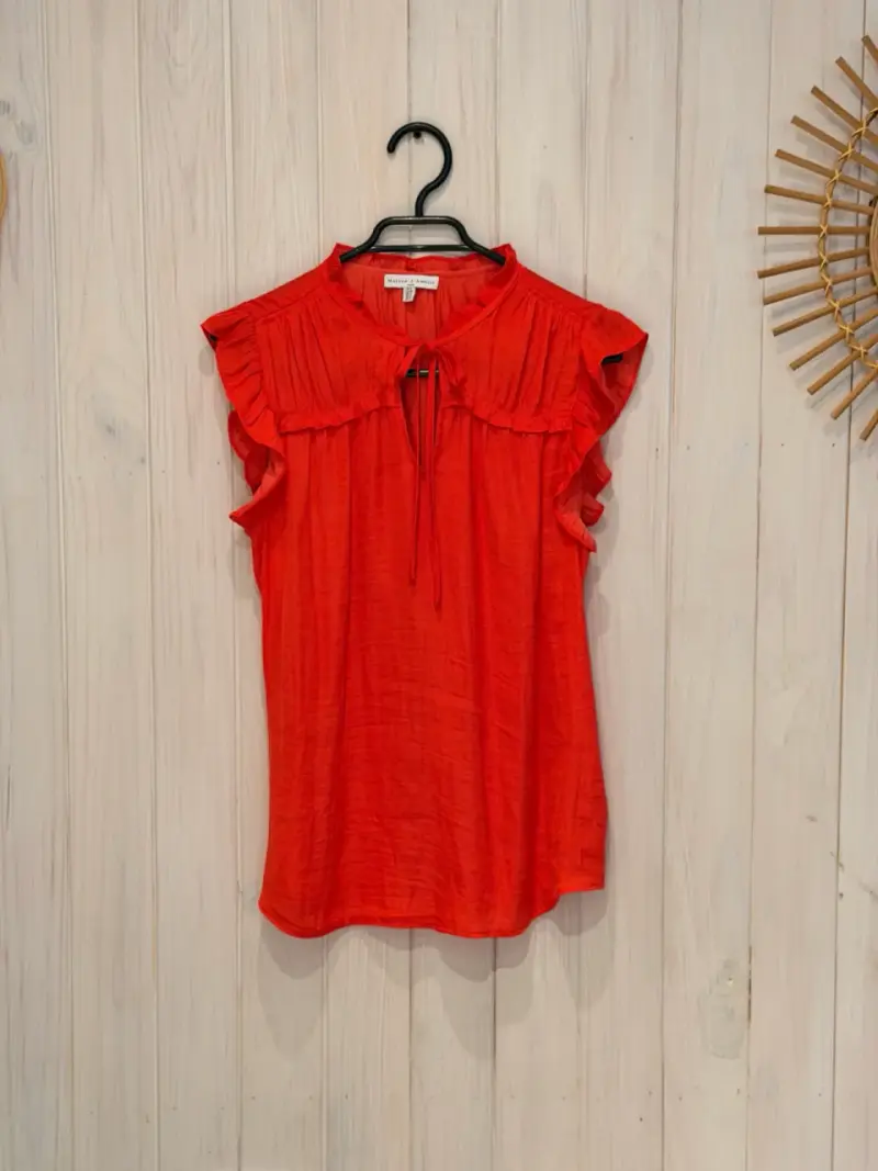 Blusa roja sin mangas con volantes - 1