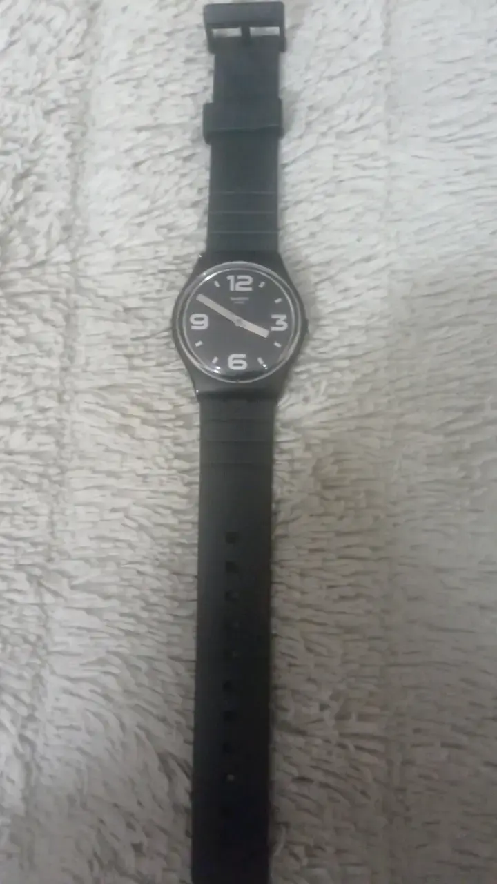 Reloj de pulsera negro clásico