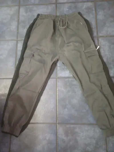 Pantalones cargo verde militar para hombre - miniatura 2