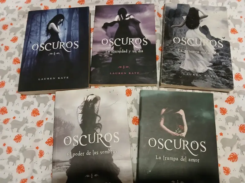 Colección de libros Oscuros de Lauren Kate - 1