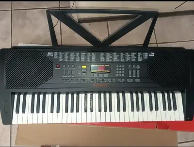 Teclado electrónico Bontempi con 100 voces nuevo - miniatura 1