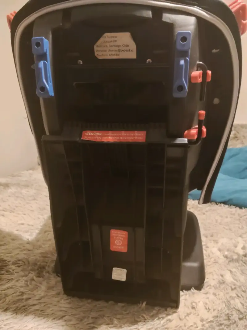 Silla de auto para bebé ajustable y segura - 4