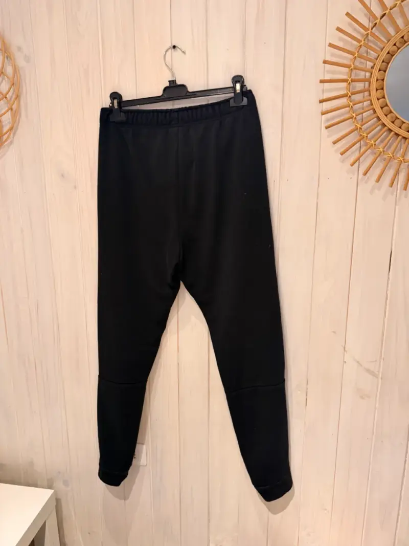 Pantalones deportivos Nike grises y negros - 4