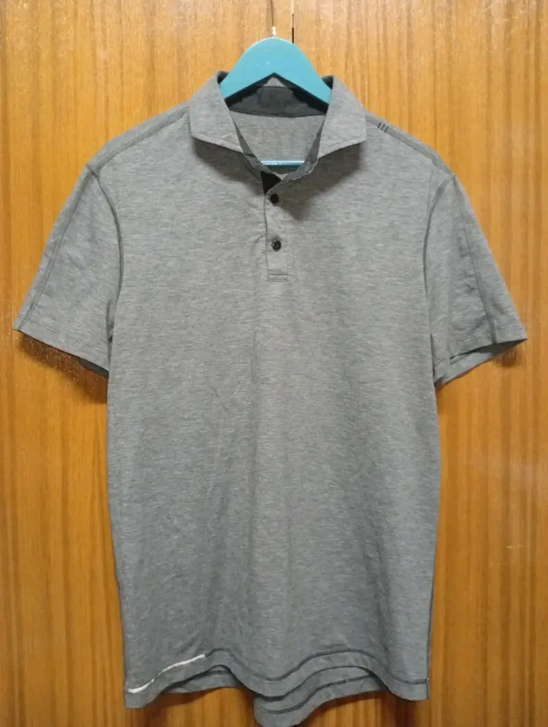 Polera tipo polo gris Lululemon - 1
