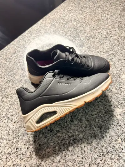 Zapatillas deportivas negras Skechers para hombre - miniatura 1