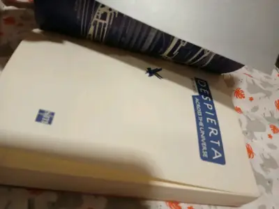 Libro 'Despierta' de Beth Revis en buen estado - miniatura 3