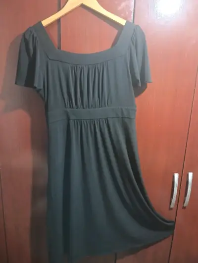 Vestido negro elegante para mujer - miniatura 2