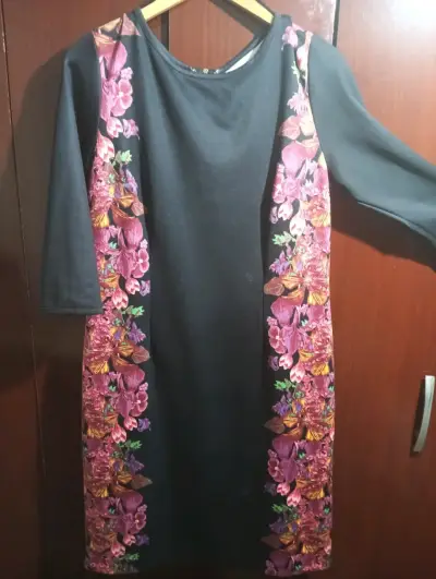 Vestido azúl con estampado floral - miniatura 1